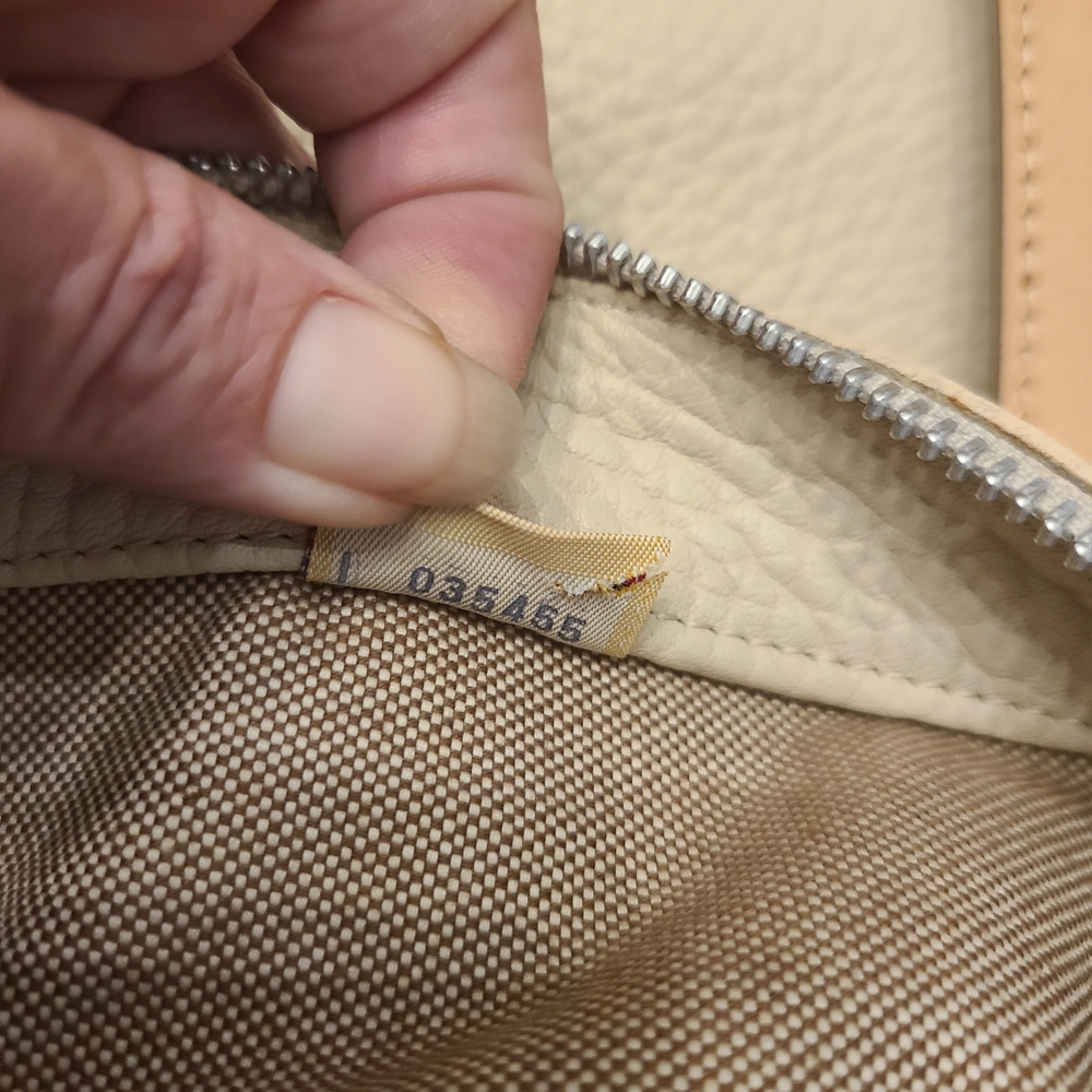 Vintage Dooney & Bourke Cream Tote with Tan Handles - Picture 4 of 7